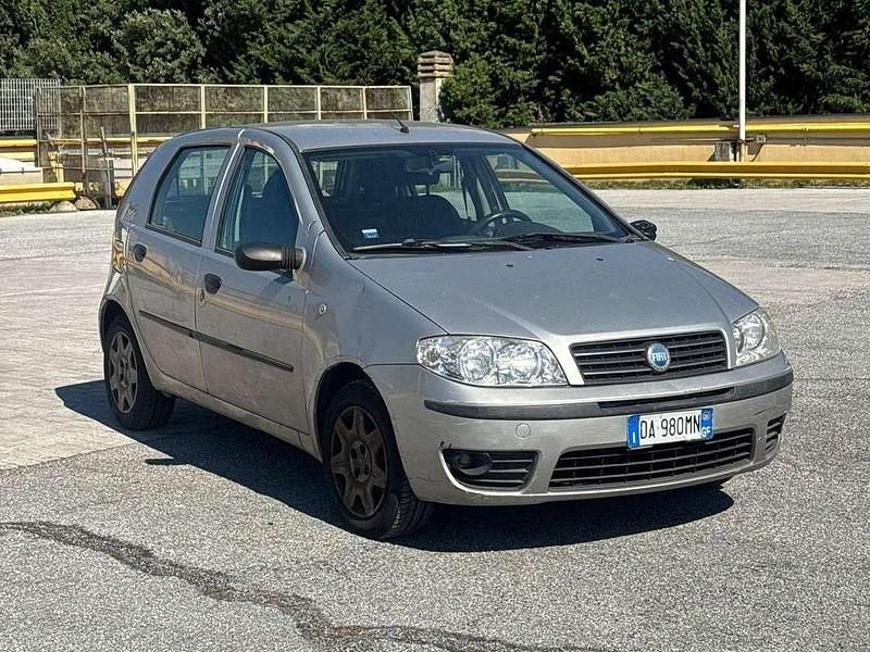 Usata 2006 Fiat Punto Dynamic Tre volumi | 650 € (Super prezzo) - Immagine 1/4