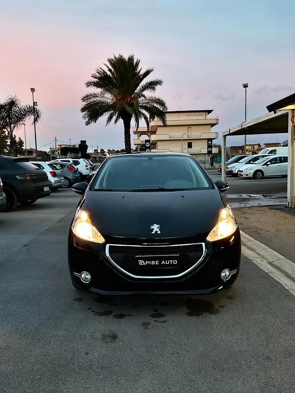 Usata Peugeot 208 Active 91 CV (66 kW) 2015 Nero Utilitaria
