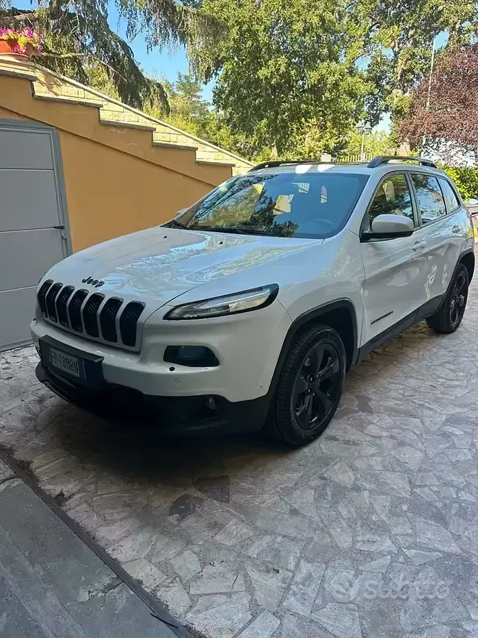 Usata Jeep Cherokee Night Eagle 200 CV (147 kW) 2018 Bianco SUV