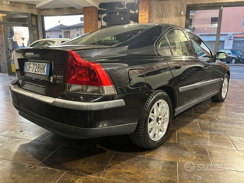 Usata Volvo S60 180 CV (132 kW) 2003 Nero Berlina