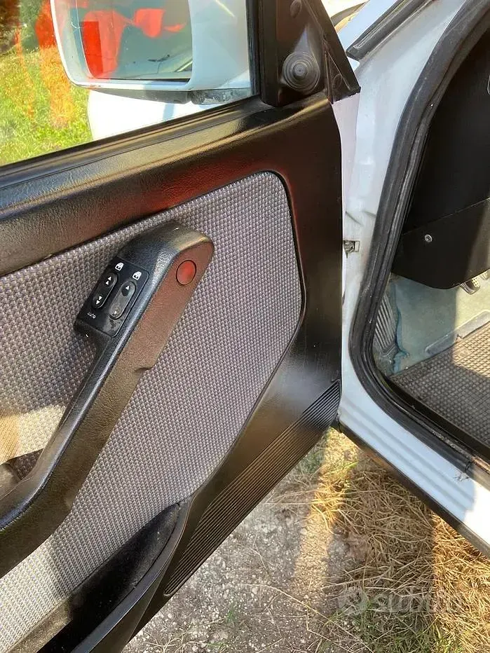 Usata Lancia Dedra 88 CV (64 kW) 1990 Bianco Berlina