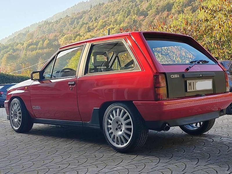 Usata Opel Corsa 101 CV (74 kW) 1989 Rosso Berlina