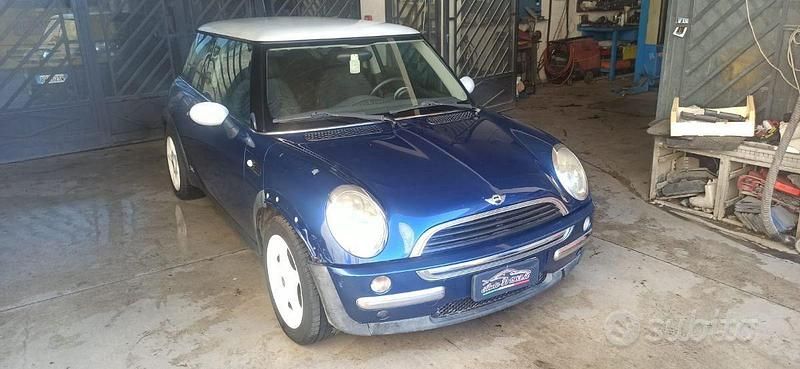 Usata Mini Cooper 116 CV (85 kW) 2002 Blu Utilitaria