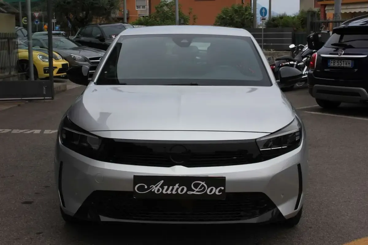 Usata Opel Corsa 101 CV (74 kW) 2025 Argento Utilitaria