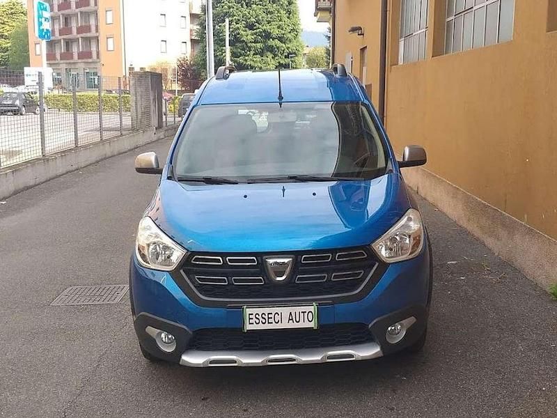 Usata Dacia Dokker Stepway 90 CV (66 kW) 2018 Azzurro metallizzato Monovolume