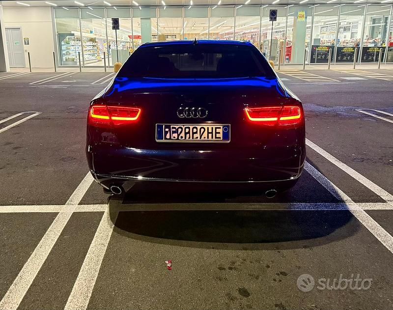 Usata Audi A8 Ambiente 351 CV (258 kW) 2012 Blu Berlina