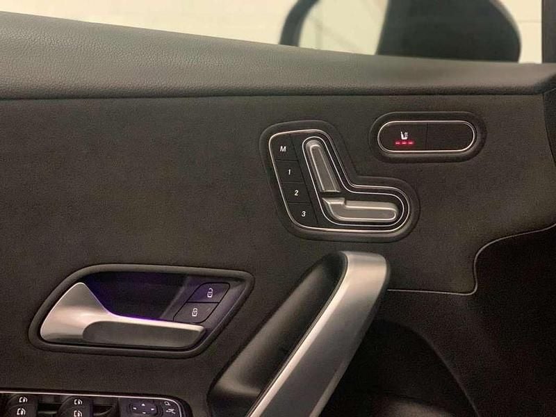 Usata Mercedes A200 163 CV (119 kW) 2019 Nero Berlina
