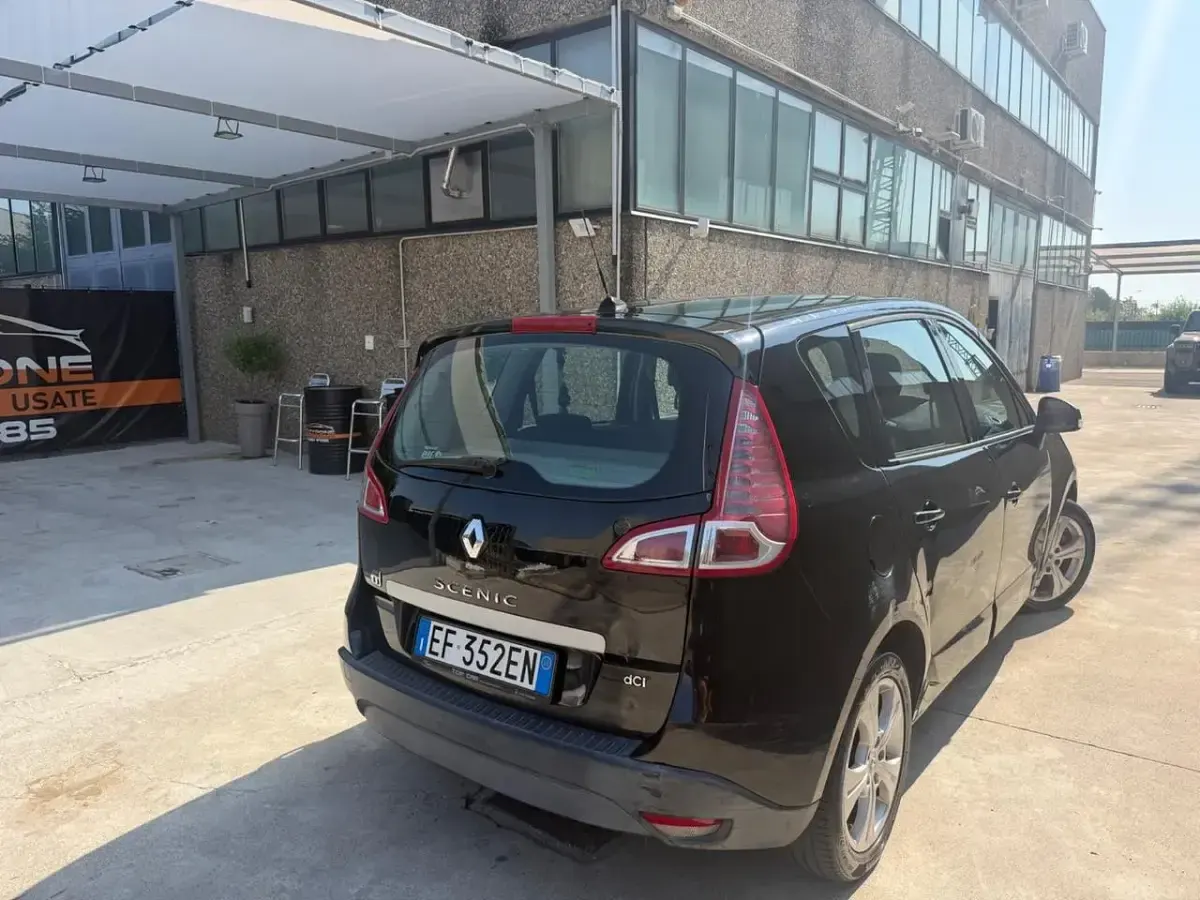 Usata Renault Scénic III 110 CV (80 kW) 2010 Nero Monovolume