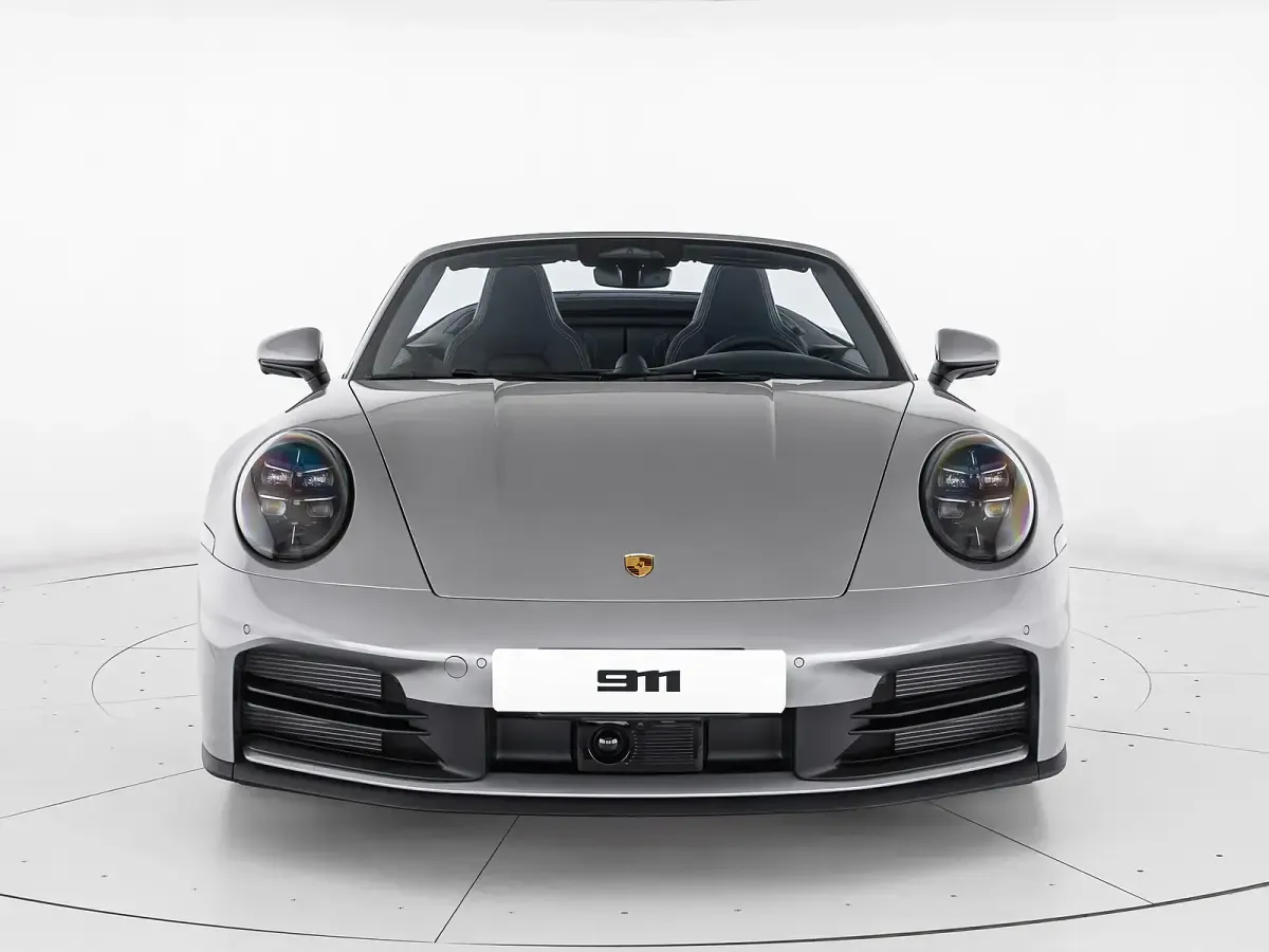 Nuova Porsche 911 480 CV (353 kW) 2026 Argento gt metallizzato/capote blu Cabrio