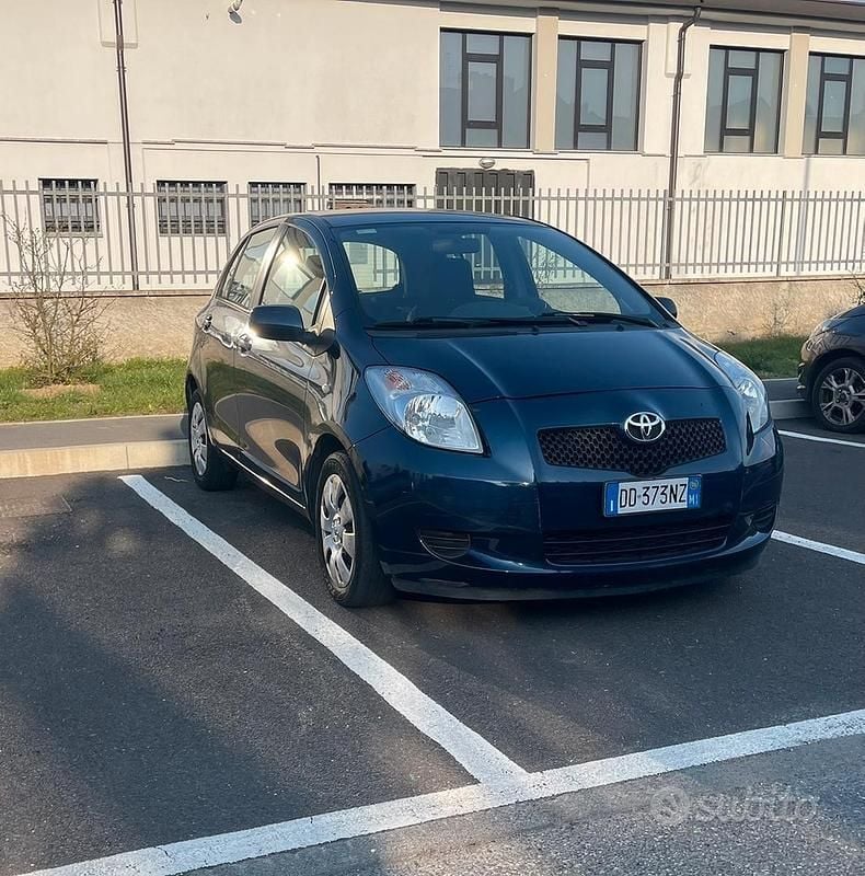 Usata Toyota Yaris 87 CV (63 kW) 2006 Blu Berlina