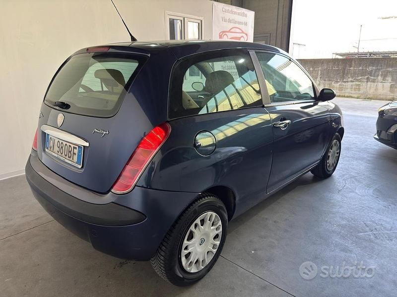 Usata Lancia Ypsilon 70 CV (51 kW) 2005 Blu Utilitaria