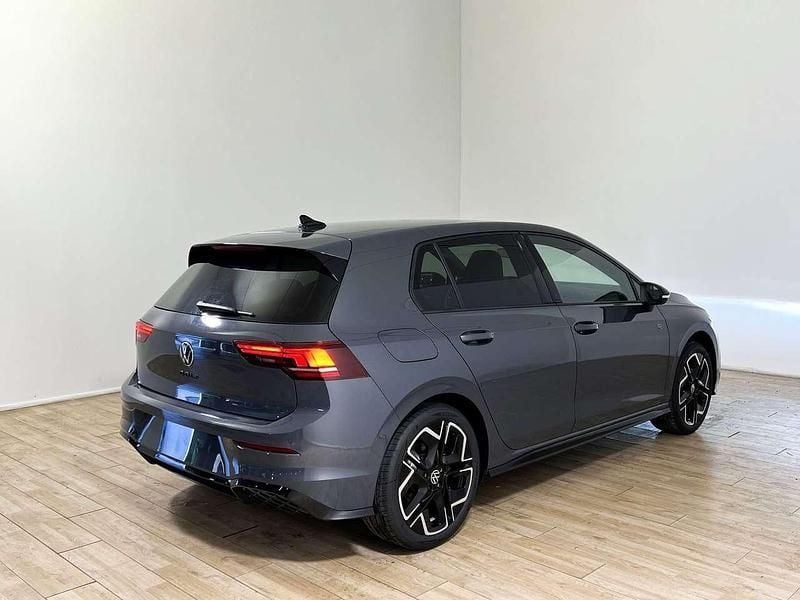 Nuova VW Golf VIII R-line Plus 150 CV (110 kW) 2026 Grigio Utilitaria