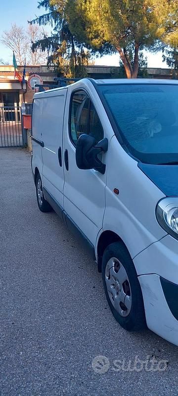 Usata Opel Vivaro 120 CV (88 kW) 2008 Monovolume