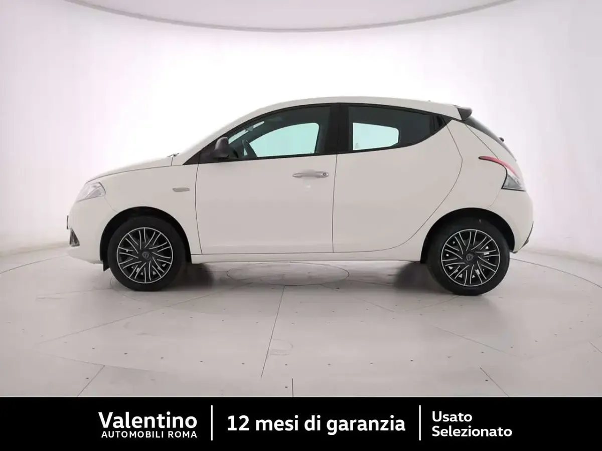 Usata Lancia Ypsilon 69 CV (50 kW) 2024 Bianco Utilitaria