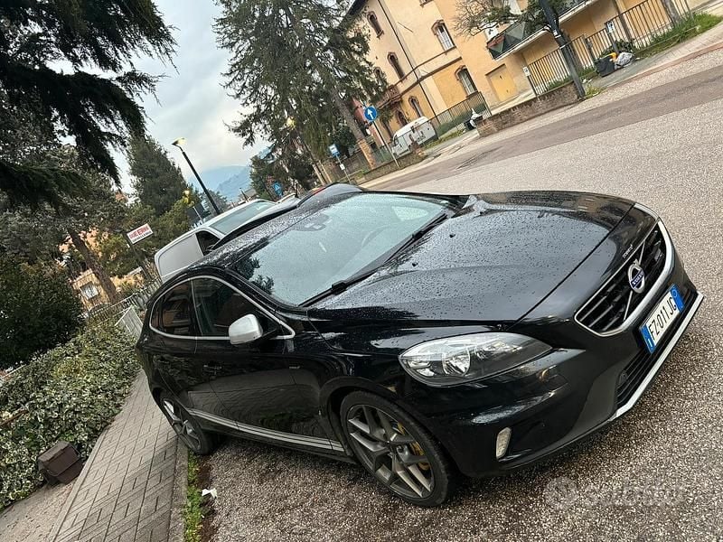 Nero Usata 2014 Volvo V40 R-Design Tre volumi | 3500 € - Immagine 1/2