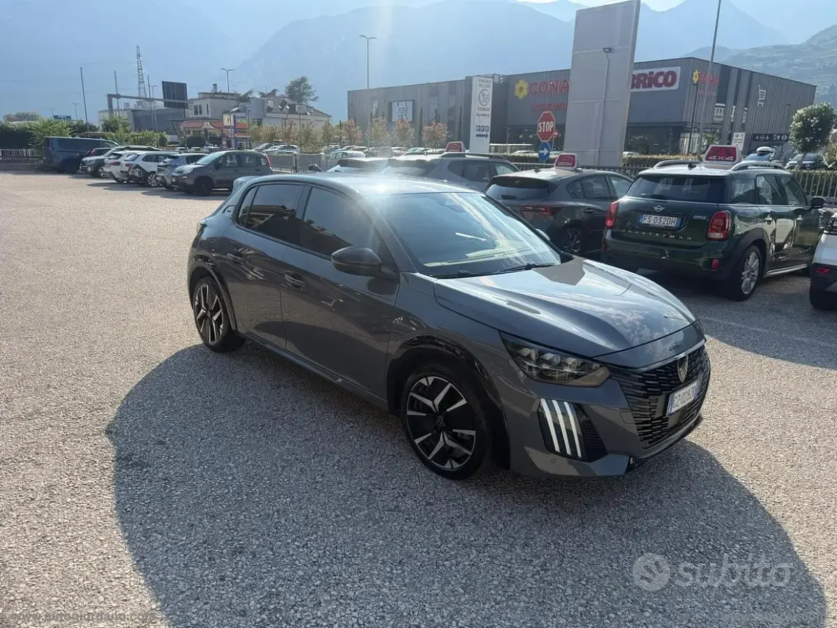 Usata Peugeot 208 GT 136 CV (100 kW) 2025 Utilitaria