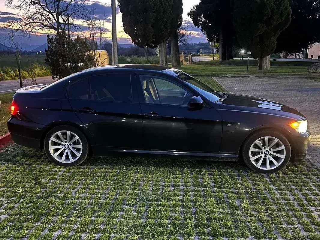 Usata BMW 320 Efficient Dynamics 177 CV (130 kW) 2008 Nero Berlina