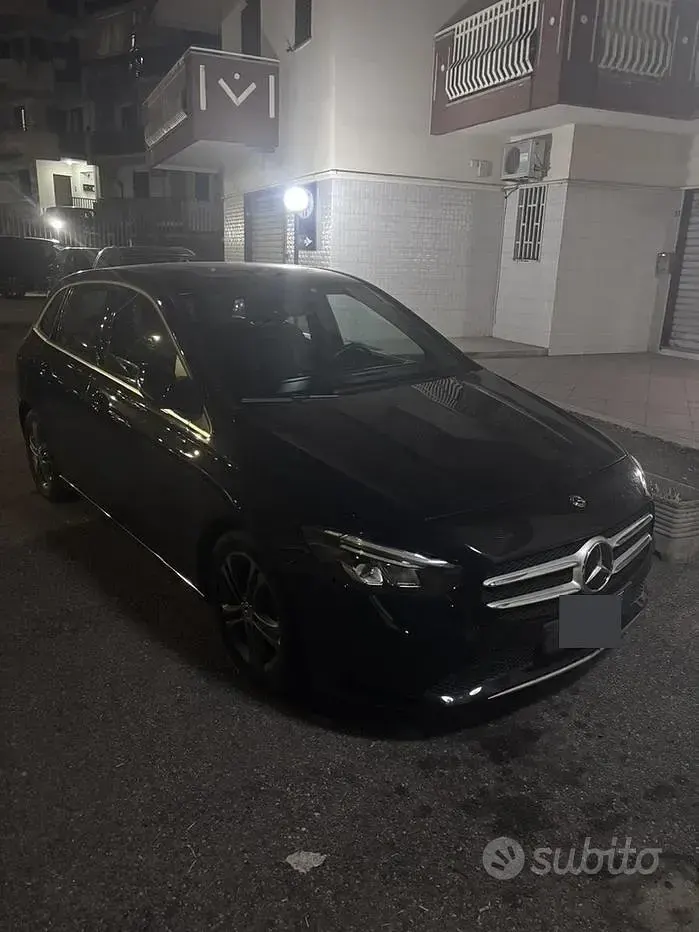 Usata Mercedes B180 136 CV (100 kW) 2020 Nero Utilitaria
