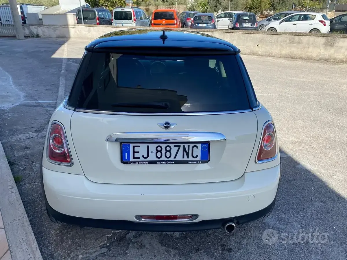 Usata Mini Cooper D 112 CV (82 kW) 2011 Beige Utilitaria