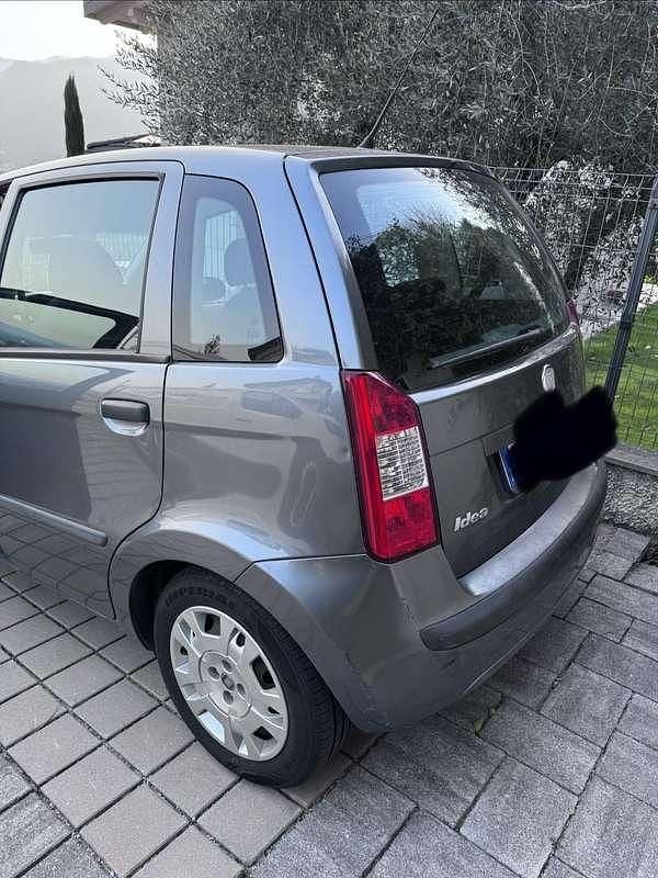 Usata Fiat Idea Active 80 CV (58 kW) 2011 Grigio Monovolume