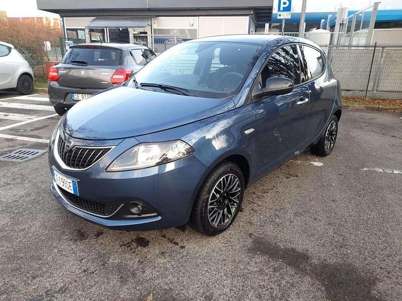 Blu Usata 2024 Lancia Ypsilon S Due volumi | 15.900 € (Molto cara) - Immagine 1/4