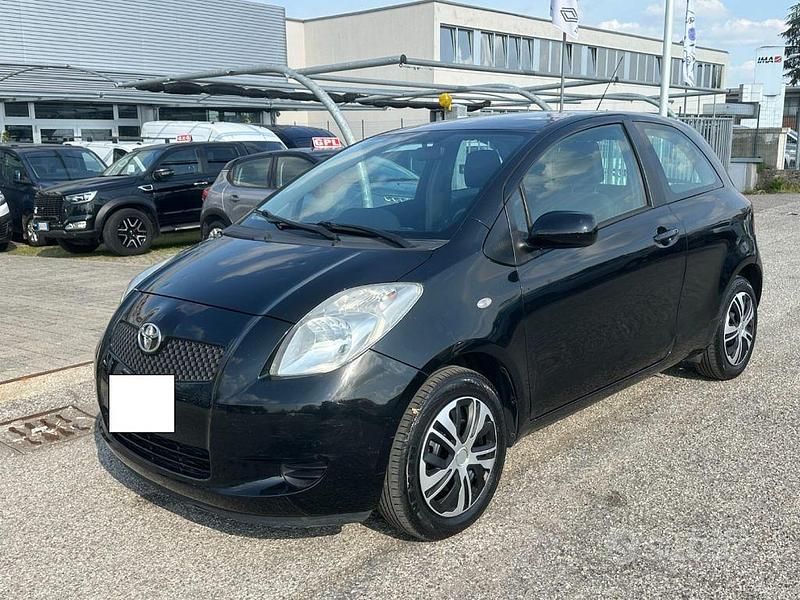 Usata Toyota Yaris 69 CV (50 kW) 2007 Nero Utilitaria