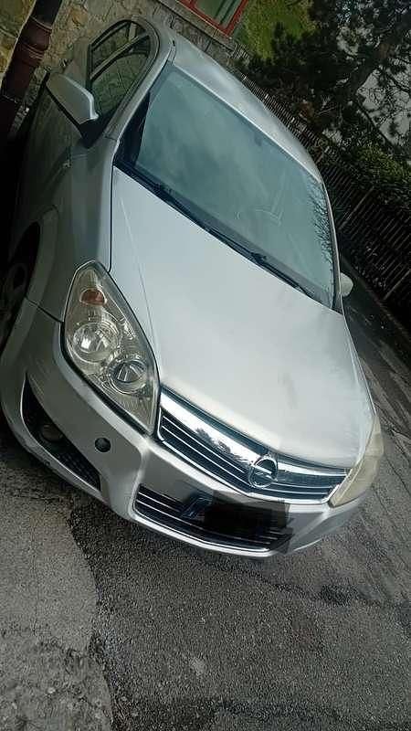 Usata Opel Astra Cosmo 101 CV (74 kW) 2008 Grigio Berlina