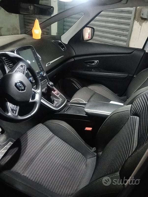 Usata Renault Grand Scénic IV 120 CV (88 kW) 2019 Grigio Monovolume