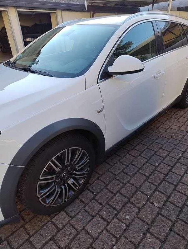Usata Opel Insignia Country Tourer 194 CV (142 kW) 2014 Bianco Station wagon
