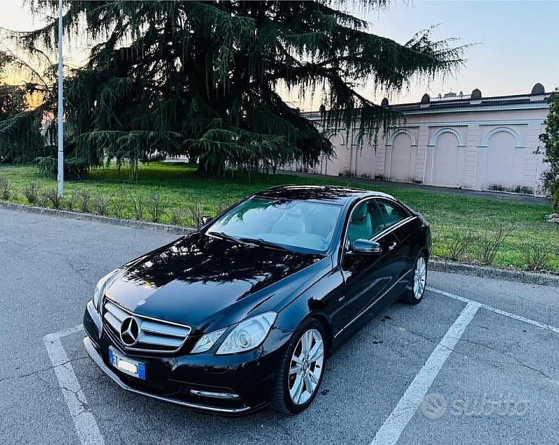 Nero Usata 2013 Mercedes E220 Coupé | 8900 € (Super prezzo) - Immagine 1/4