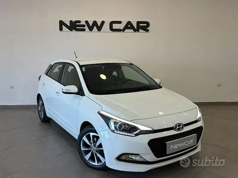 Usata Hyundai i20 Comfort 84 CV (61 kW) 2017 Bianco Berlina