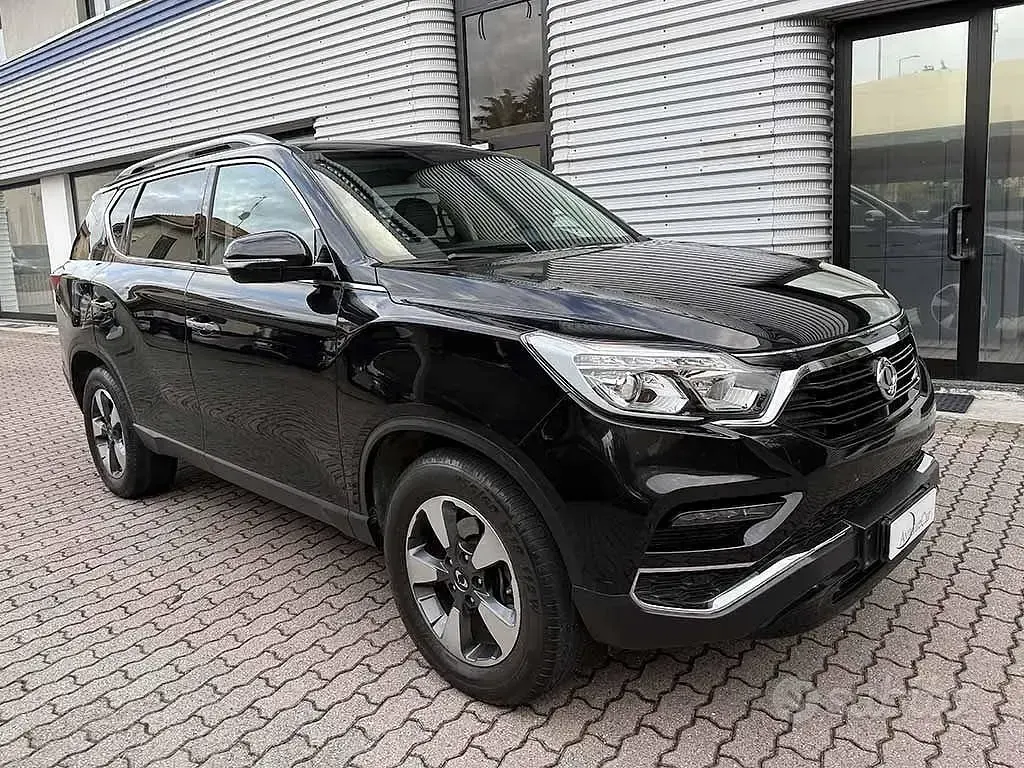 Usata SsangYong Rexton 181 CV (133 kW) 2019 Nero / metallizzato SUV