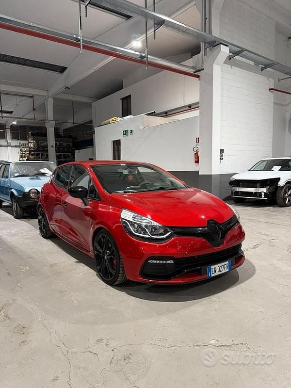 Rosso Usata 2014 Renault Clio IV R.S. Tre volumi | 13.000 € (Buon prezzo) - Immagine 1/4