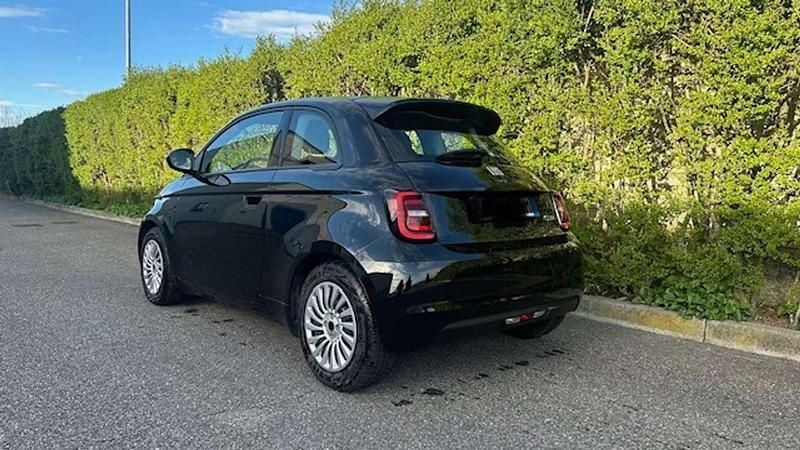 Begagnad Fiat 500e Icon 42 kW (58 HK) 2024 Svart Halvkombi