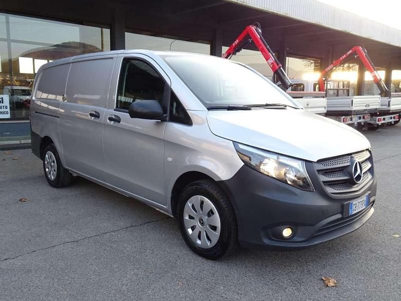 Usata Mercedes Vito 136 CV (100 kW) 2020 Argento Furgone