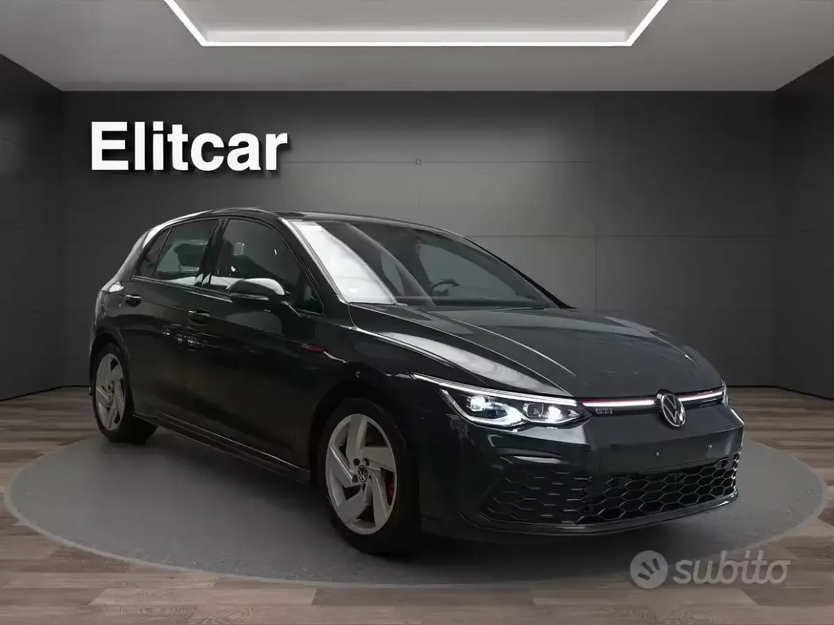 Begagnad VW Golf VIII GTI 245 HK (180 kW) 2024 Grå Sedan