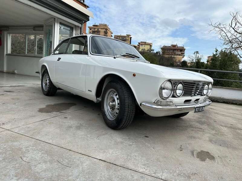 Bianco Usata 1976 Alfa Romeo GT Junior Coupé | 35.000 € - Immagine 1/4