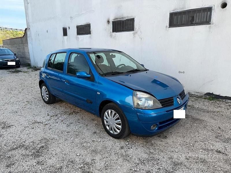 Usata Renault Clio II Dynamique 60 CV (44 kW) 2006 Blu Berlina