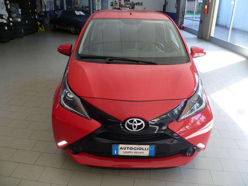 Usata Toyota Aygo X-wave 69 CV (50 kW) 2016 Rosso Utilitaria