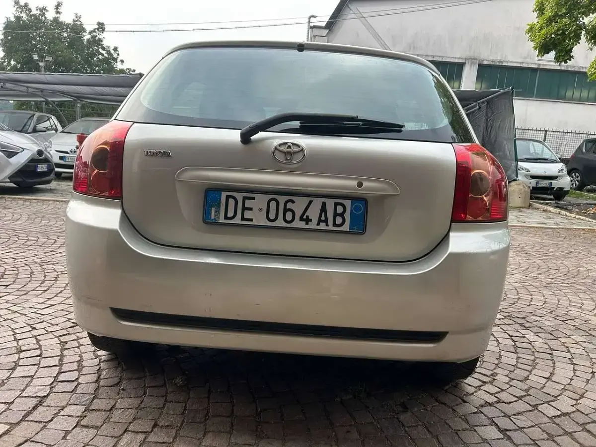 Usata Toyota Corolla 116 CV (85 kW) 2006 Grigio Berlina