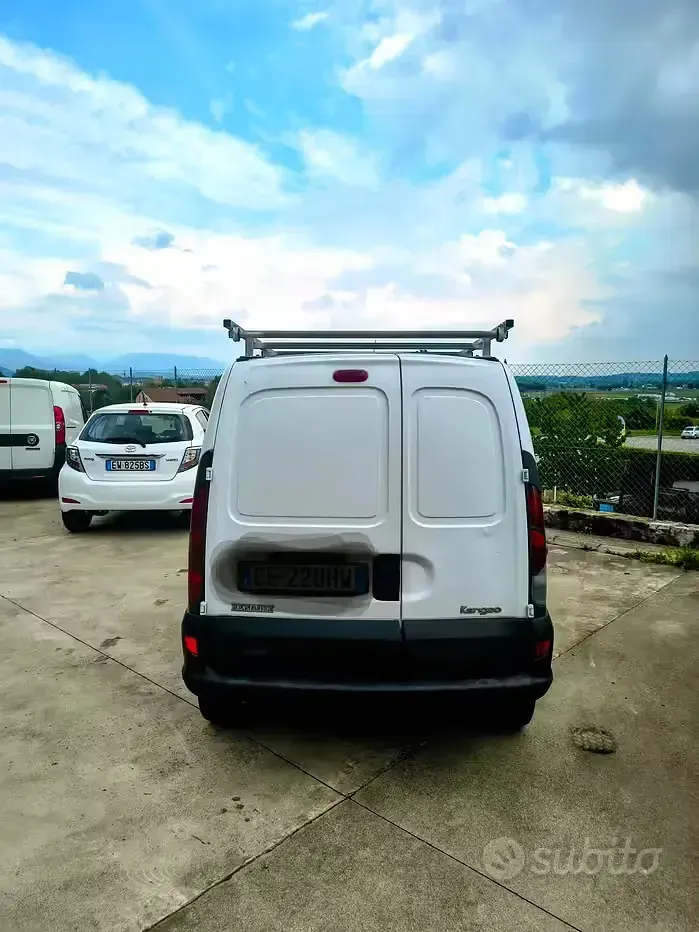 Usata Renault Kangoo 65 CV (47 kW) 2003 Bianco Monovolume