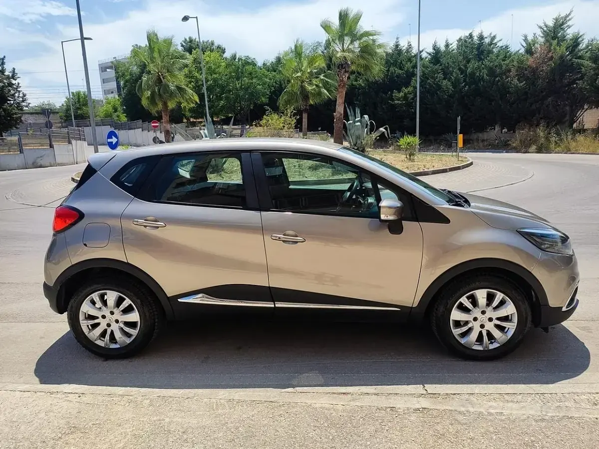 Usata Renault Captur 90 CV (66 kW) 2014 Grigio SUV
