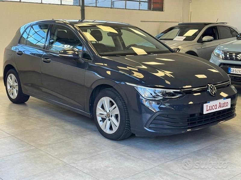 Usata VW Golf VIII 110 CV (80 kW) 2022 Grigio scuro Berlina