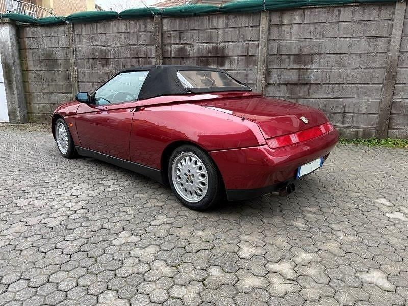 Usata Alfa Romeo Spider 192 CV (141 kW) 1996 Rosso Cabrio