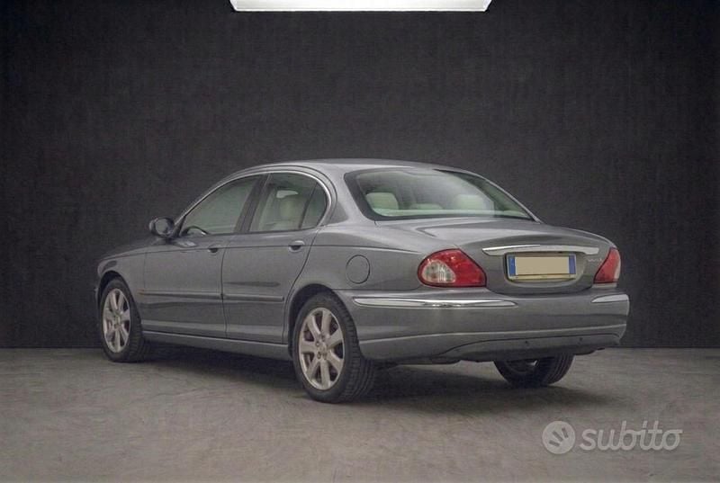 Usata Jaguar X-type 130 CV (95 kW) 2003 Grigio Berlina