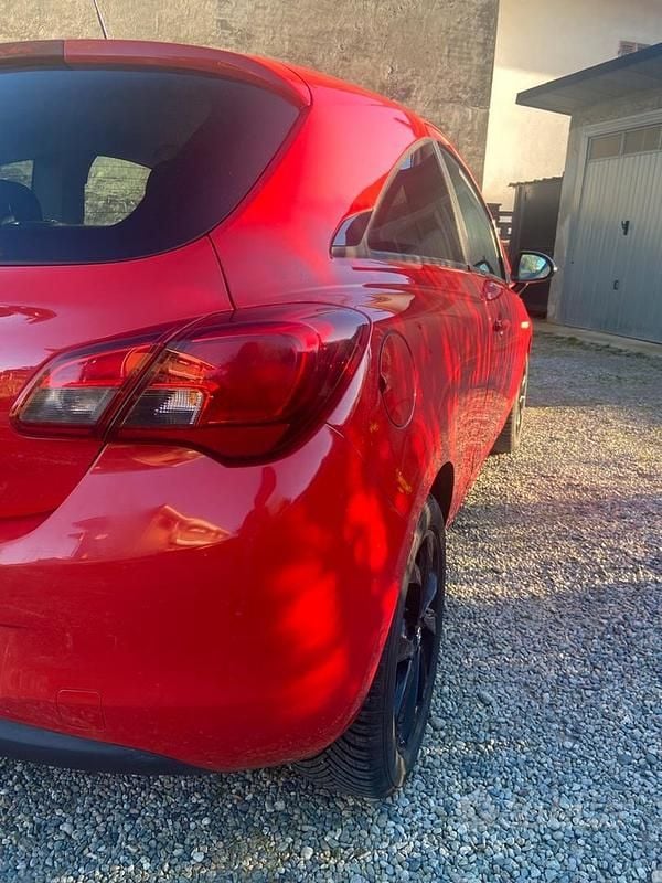 Usata Opel Corsa 90 CV (66 kW) 2015 Rosso Utilitaria