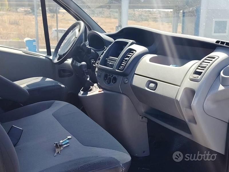 Bianco Usata 2010 Renault Trafic Furgone | 6000 € - Immagine 1/4