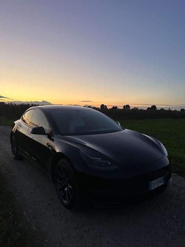 Usata 2021 Tesla Model 3 Tre volumi | 28.990 € (Buon prezzo) - Immagine 1/4