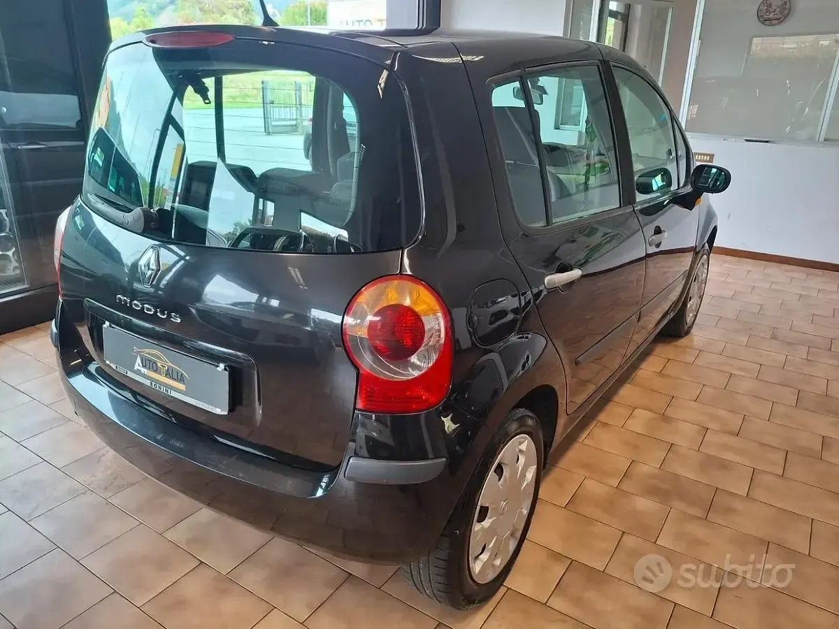 Käytetty Renault Modus 65 HP (47 kW) 2005 Musta Tila-auto