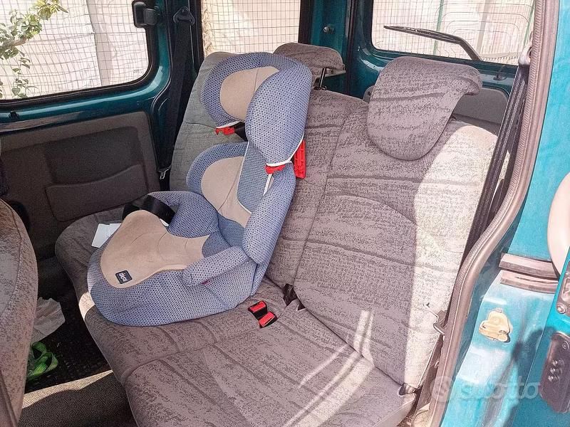 Usado Renault Kangoo Expression 65 CV (47 kW) 2004 Verde Monovolumen